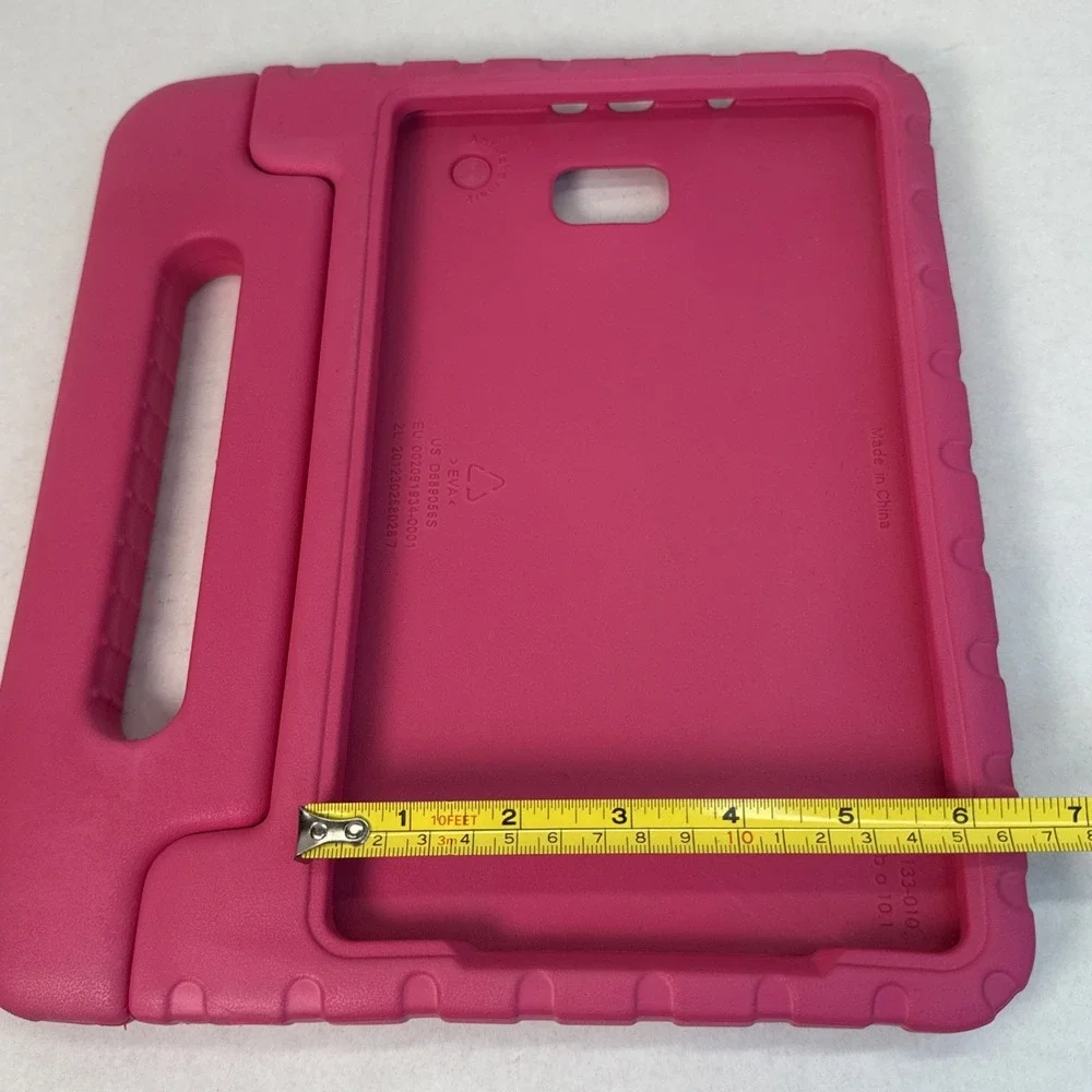 The Unbranded Brand minor shape